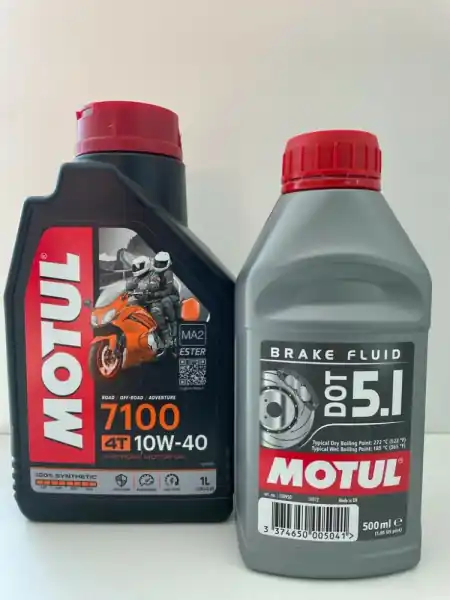 Pachet promotional Ulei 4T Motul 7100 10W40 1l+lichid frana Motul DOT 5.1 0,5l Premium